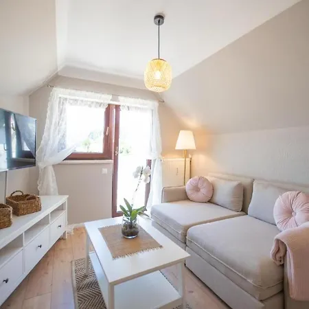 Gretl By S4y קרומפנדורף